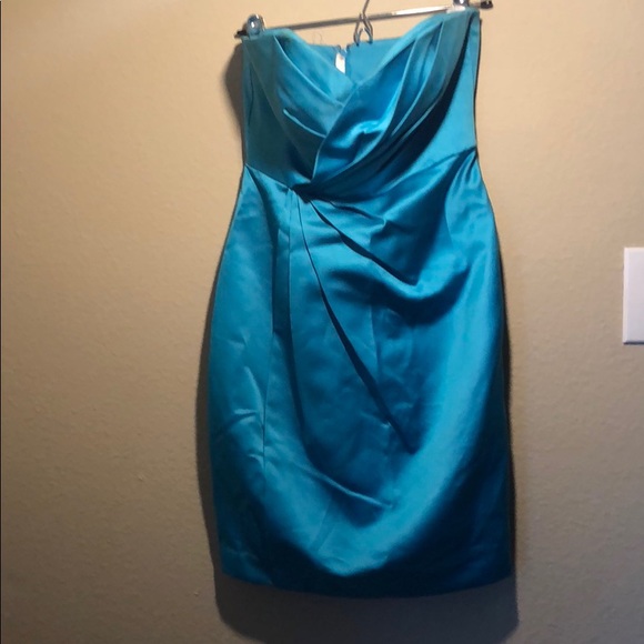 Short David Bridal’s dress - Picture 2 of 5